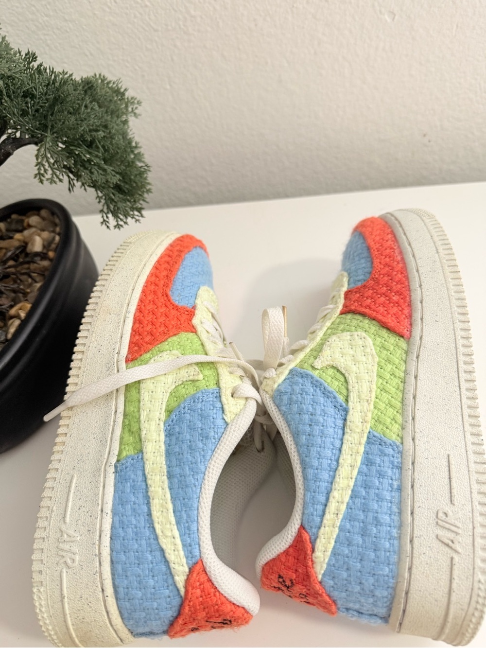 Nike Air Force 1 low LV8 hemp Women size 7 or 6Y
Low-Top Sneakers - Picture 6 of 8